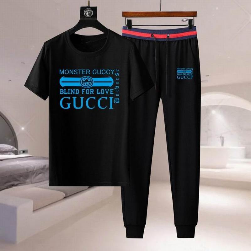 Gucci Men's Suits 695